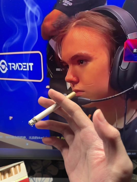 键盘冒奶？外媒排S11最强战队，LPL四队全上榜